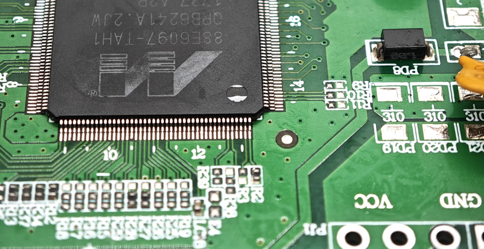 Metode penekanan EMI (interferensi elektromagnetik) untuk desain PCB