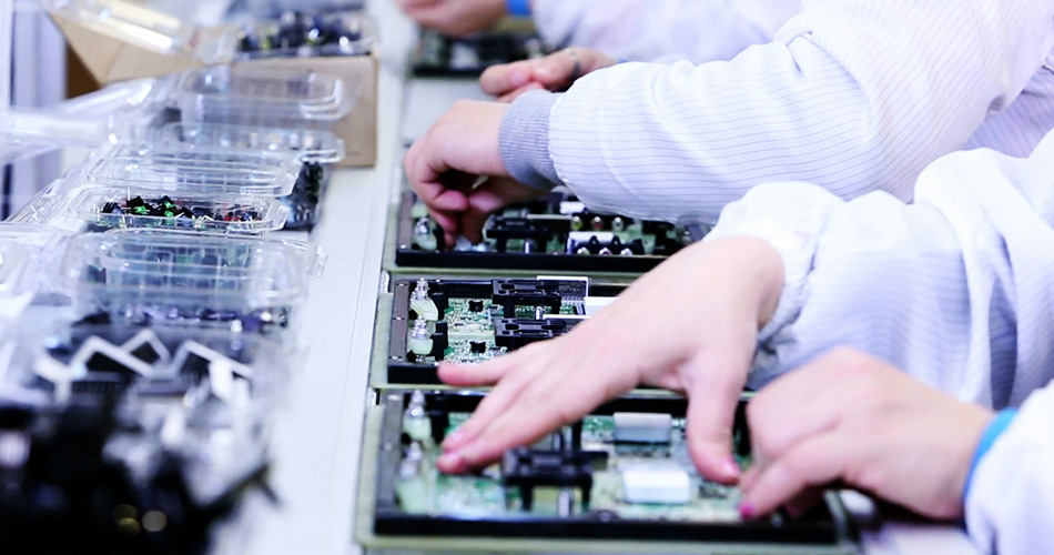 Bagaimana cara mengurangi risiko proyek melalui solusi inovatif pabrik PCBA?