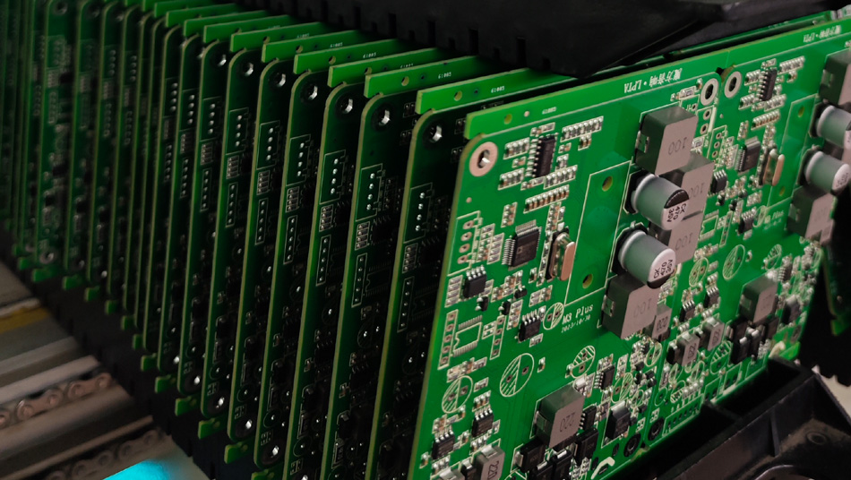 Menguraikan sistem pemantauan kualitas proses penuh di pabrik PCBA