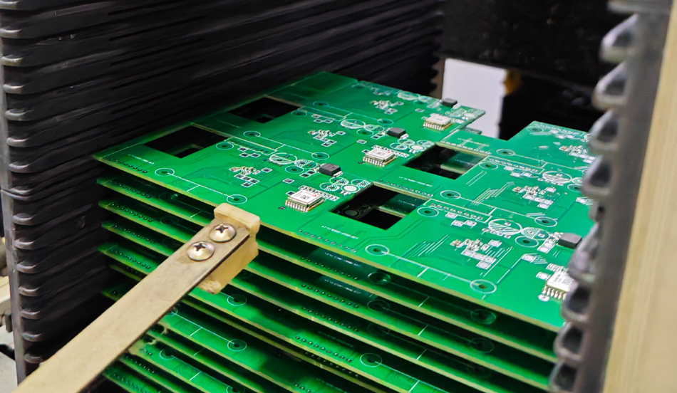 Dampak Tingkat Otomatisasi di Pabrik PCBA terhadap Produksi Massal